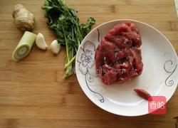 香菜泡椒炒牛柳的做法图解1