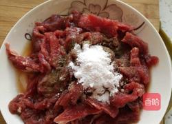 香菜泡椒炒牛柳的做法图解2