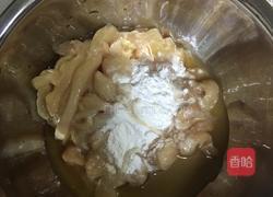 鱼香鸡丝蒜苗的做法图解2