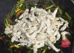 鱼香鸡丝蒜苗的做法图解6