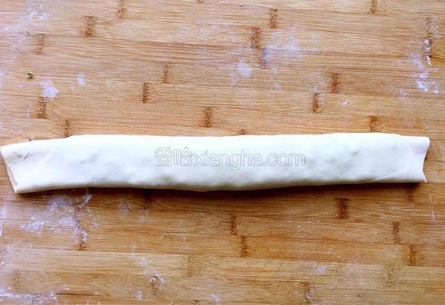 卷好后轻轻用手压一下