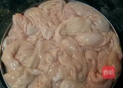 酸菜炒猪大肠的做法图解1