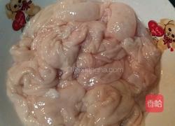 酸菜炒猪大肠的做法图解2