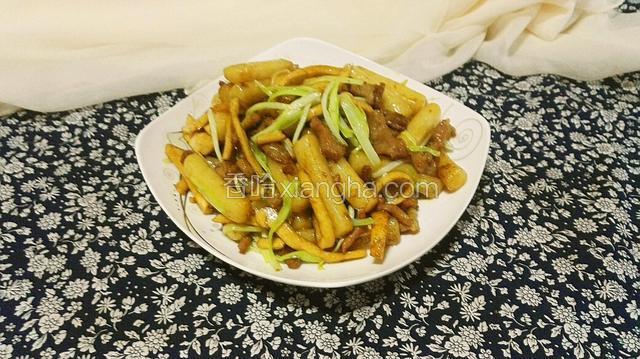九芽肉丝炒年糕