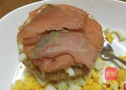 烟熏鲑鱼鸡蛋堡的做法图解6