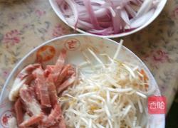 肉丝炒面条的做法图解2