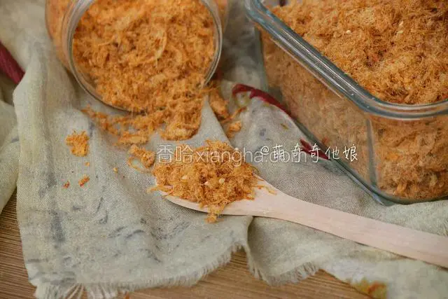辣肉松是自制的，喜欢的朋友可以参考我的菜谱“辣肉松（猪肉松）”。