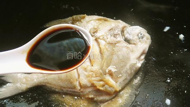 加入2勺味极鲜酱油。