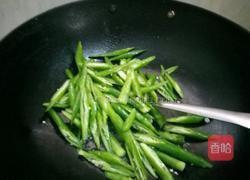 尖椒炒烧鸭的做法图解2