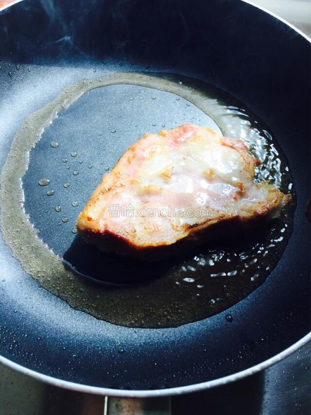 煎至两面金黄