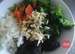 炝拌西兰花黑木耳的做法图解4