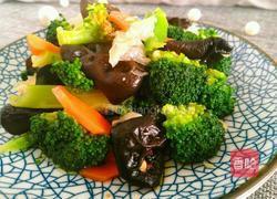 炝拌西兰花黑木耳的做法图解12