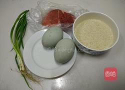 皮蛋肉末粥的做法图解1