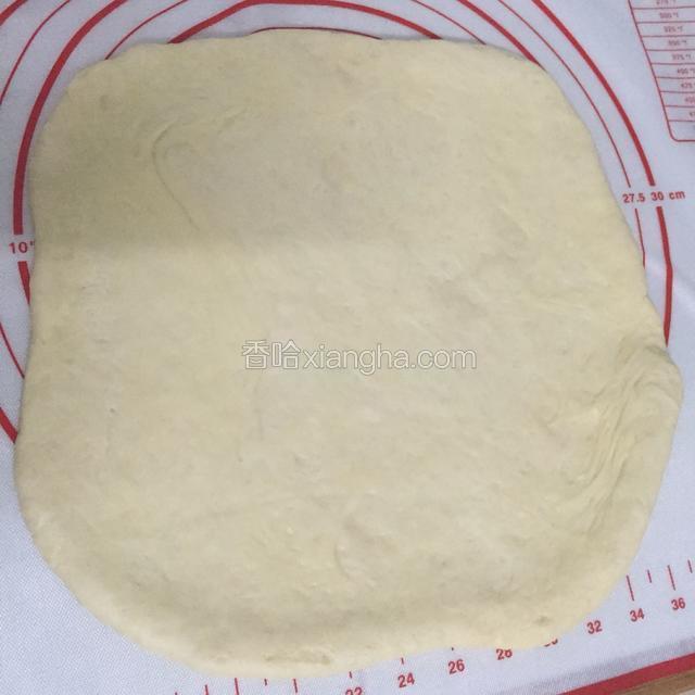 擀成2到2.5厘米的面片。