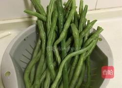 干煸豆角的做法图解1