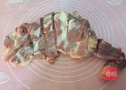 羊腿炖萝卜的做法图解1