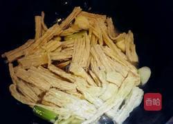 腐竹炒蒜苗的做法图解4