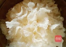 红枣冰糖银耳羹的做法图解2