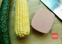 黄瓜玉米火腿炒饭的做法图解1