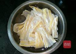 黄花菜腐竹炒木耳的做法图解2