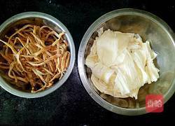 黄花菜腐竹炒木耳的做法图解5