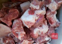 蘑菇炖排骨的做法图解2