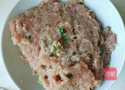 荠菜肉末塞油面筋的做法图解2