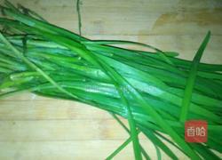 韭菜炒肉的做法图解1