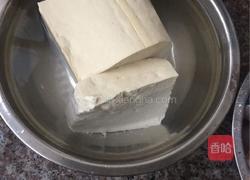 豆腐炖鱼的做法图解2