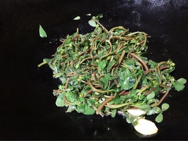 大火翻炒片刻即可