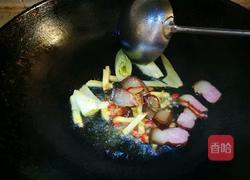 腊肉炒菜花的做法图解3