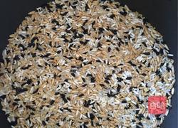 五谷养生粥的做法图解1