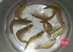 圣女果夹虾仁的做法图解1