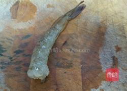 圣女果夹虾仁的做法图解2