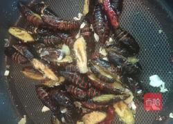 干煸蚕蛹的做法图解5