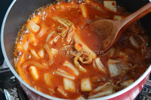 添少量的水小火煮开（水量的多少根据食材决定，将近没过食材即可）