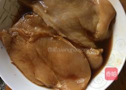 香煎鸡胸脯肉的做法图解3