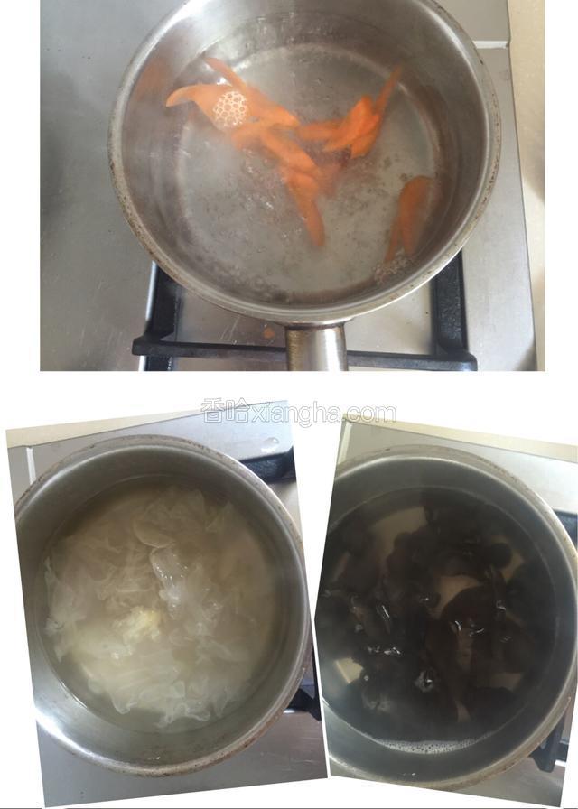 炒锅加水烧开，水开放食材，水再开后煮3分钟焯熟（胡萝卜1分钟即可），三种食材分别操作。