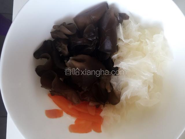 焯熟后捞出沥干水分。