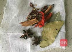 卤猪蹄的做法图解2