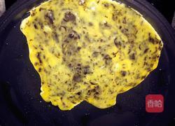 橄榄菜鸡蛋香煎面包片的做法图解3