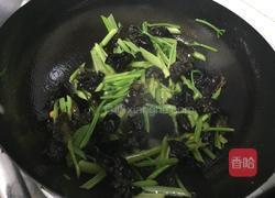 香干木耳炒芹菜的做法图解4