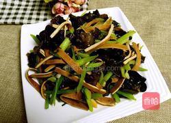 香干木耳炒芹菜的做法图解6