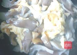 平菇炒鸡蛋的做法图解9