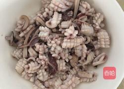 西兰花爆鱿鱼的做法图解3