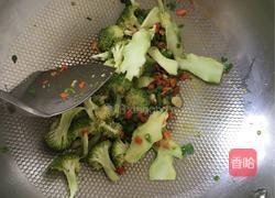 西兰花爆鱿鱼的做法图解4