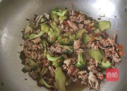 西兰花爆鱿鱼的做法图解5