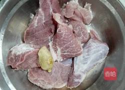 大白菜香菇猪肉饺子的做法图解3