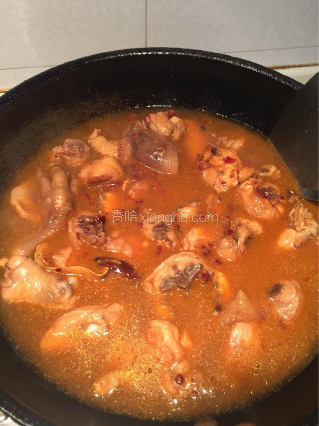 水没过鸡肉块.一次加够.加少量盐.小火炖