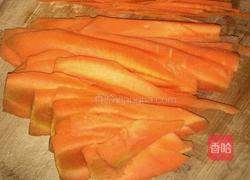 家庭版凉调胡萝卜的做法图解2